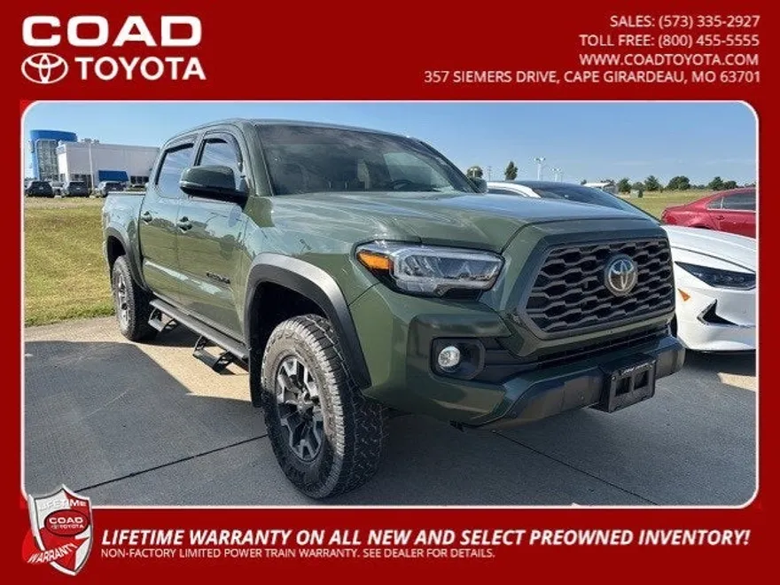 2022 Toyota RAV4 LE photo 1