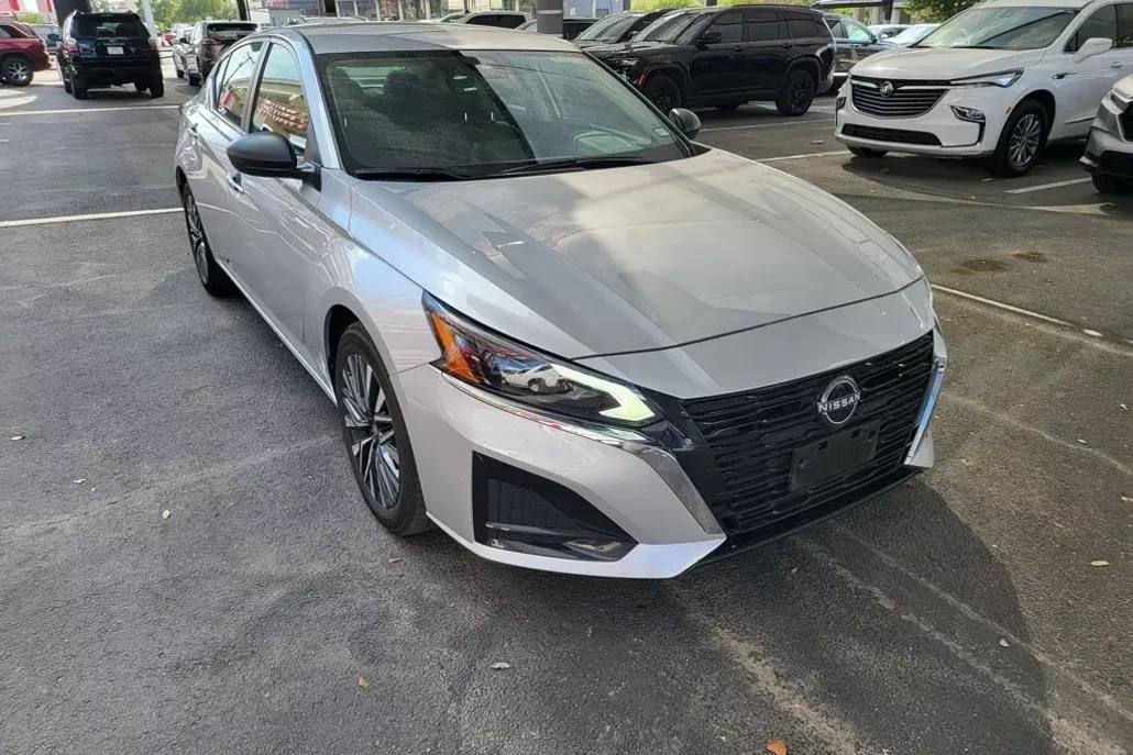 2024 Nissan Altima 2.5 SV photo 1