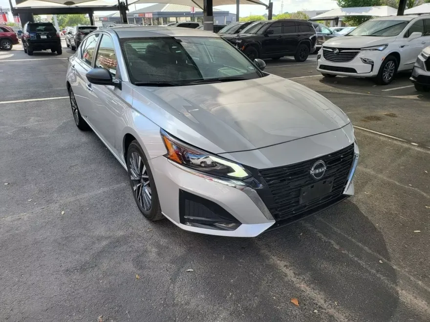 2024 Nissan Altima 2.5 SV photo 1