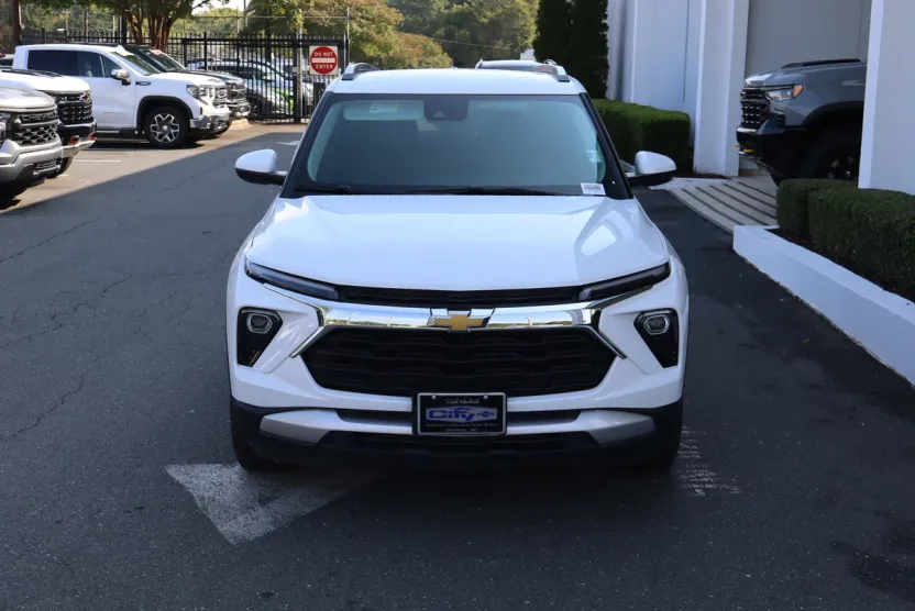 2024 Chevrolet Trailblazer LT photo 1