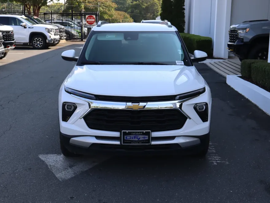 2024 Chevrolet Trailblazer LT photo 1