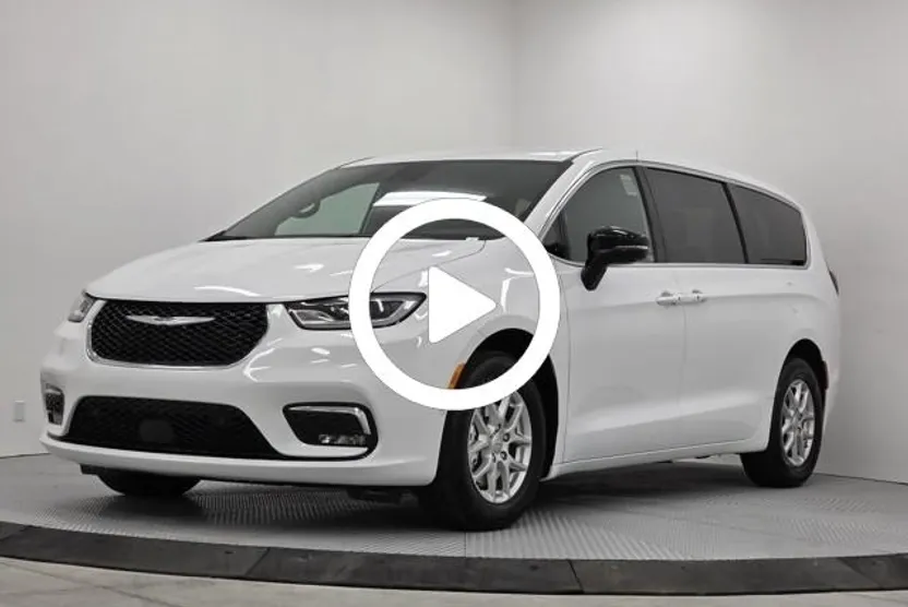 2025 Chrysler Pacifica photo 1