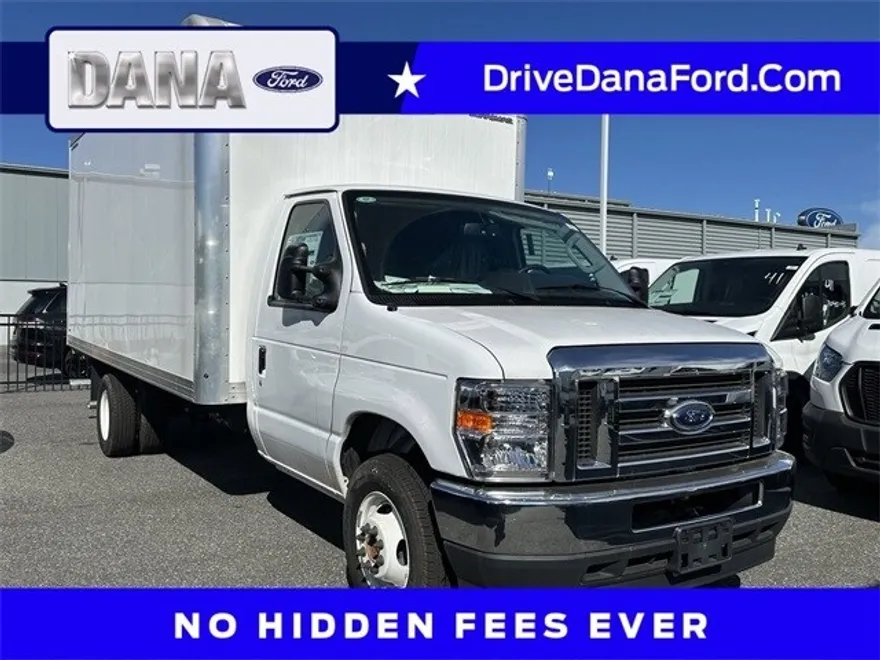 2024 Ford E-450 Cutaway photo 1