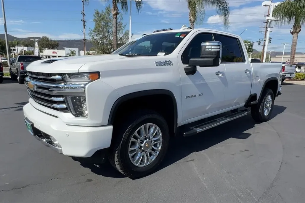 2023 Chevrolet Silverado 3500HD High Country photo 1