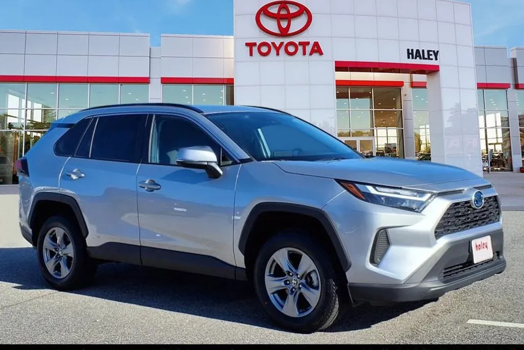 2024 Toyota RAV4 Hybrid XLE photo 1