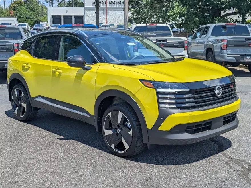 2025 Nissan Kicks SR photo 1