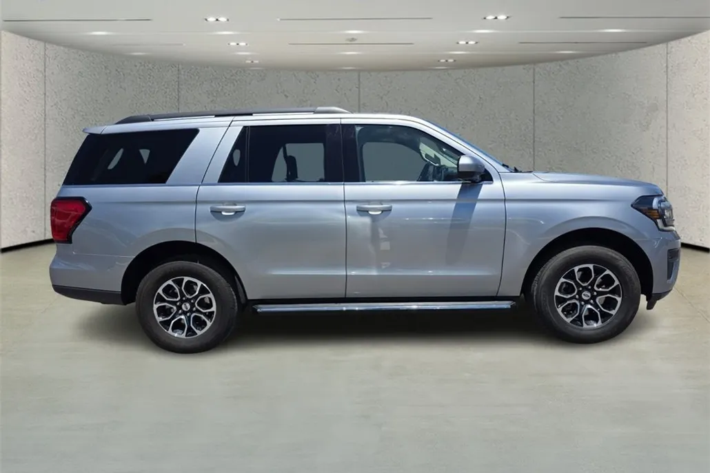 2022 Ford Expedition XLT photo 1