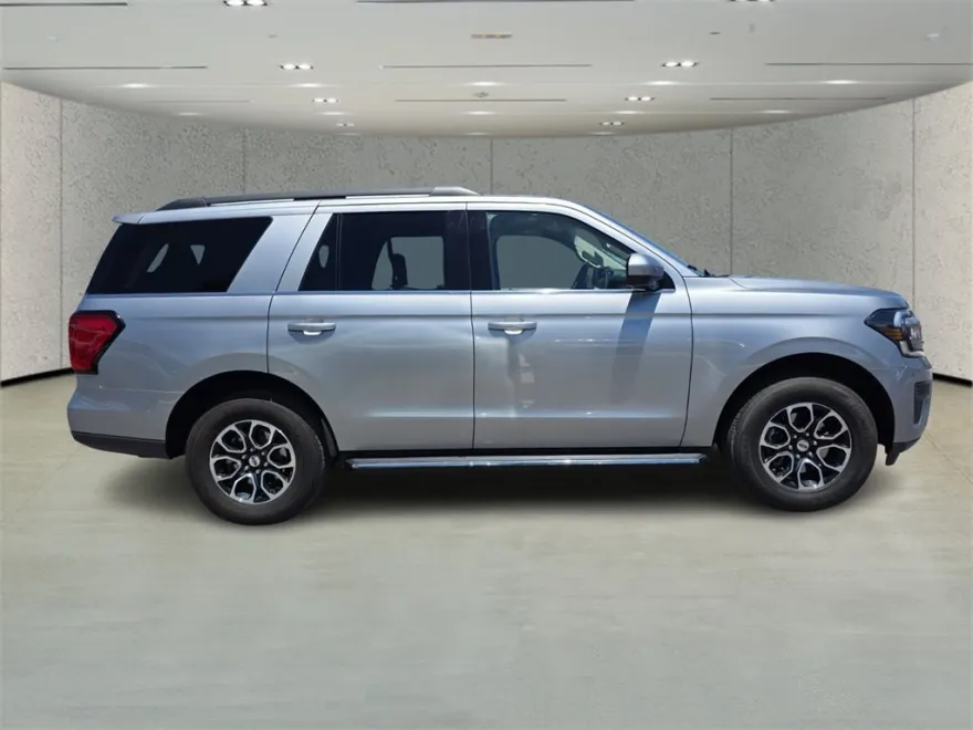 2022 Ford Expedition XLT photo 1