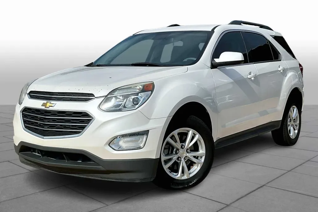 2017 Chevrolet Equinox LT photo 1