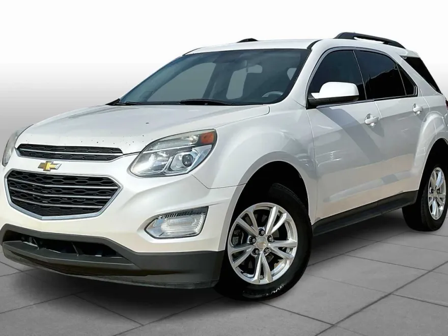 2017 Chevrolet Equinox LT photo 1
