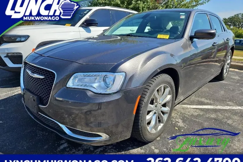 2017 Chrysler 300 Limited photo 1