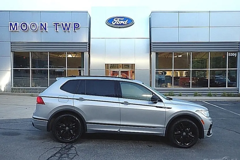 2022 Volkswagen Tiguan SE R-Line Black photo 1