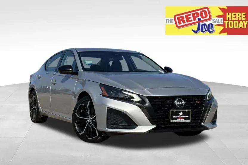2024 Nissan Altima 2.5 SR photo 1