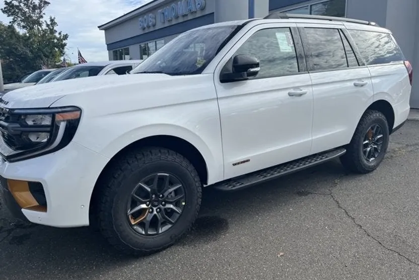 2025 Ford Expedition photo 1