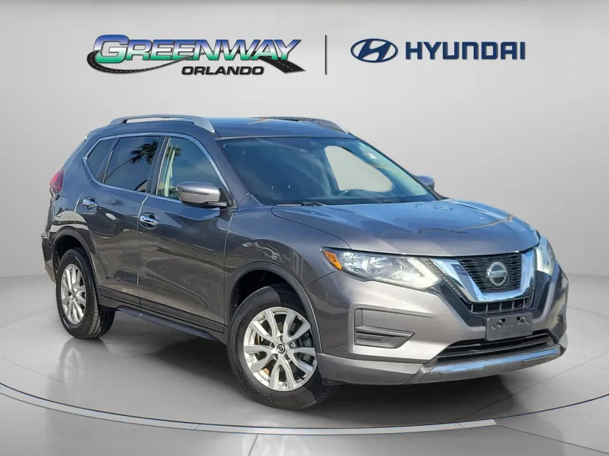 2019 Nissan Rogue SV photo 1