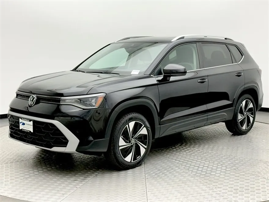 2025 Volkswagen Taos SE photo 1