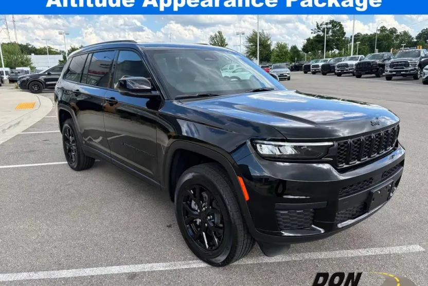 2025 Jeep Grand Cherokee Laredo Sport Altitude photo 1