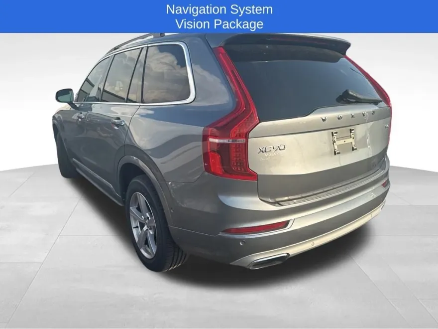 2017 Volvo XC90 T5 Momentum Sport photo 1