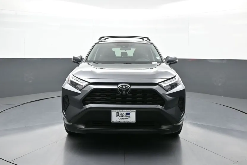 2022 Toyota RAV4 XLE photo 1
