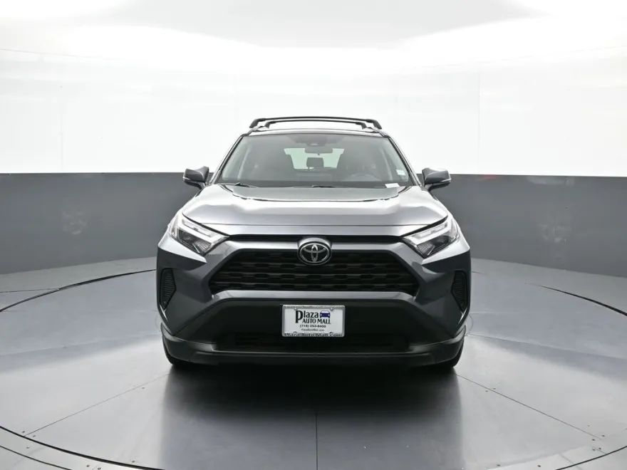 2022 Toyota RAV4 XLE photo 1