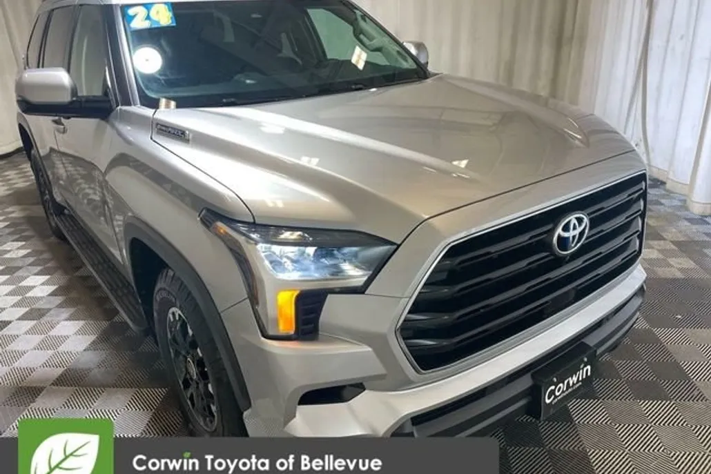 2024 Toyota Sequoia SR5 photo 1