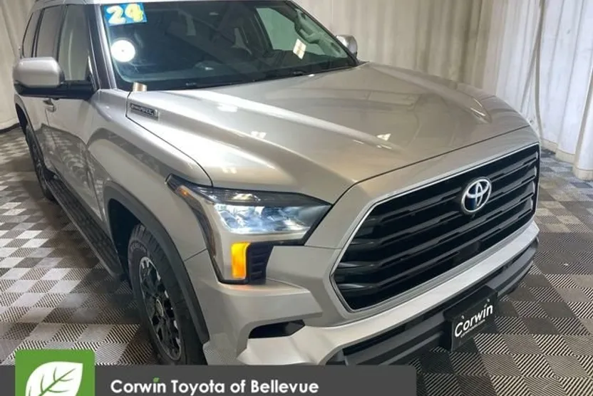 2024 Toyota Sequoia SR5 photo 1