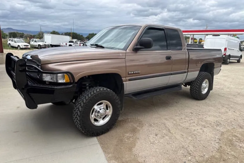 2000 Dodge Ram ST photo 1
