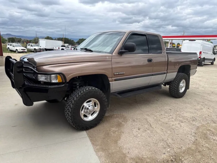 2000 Dodge Ram ST photo 1