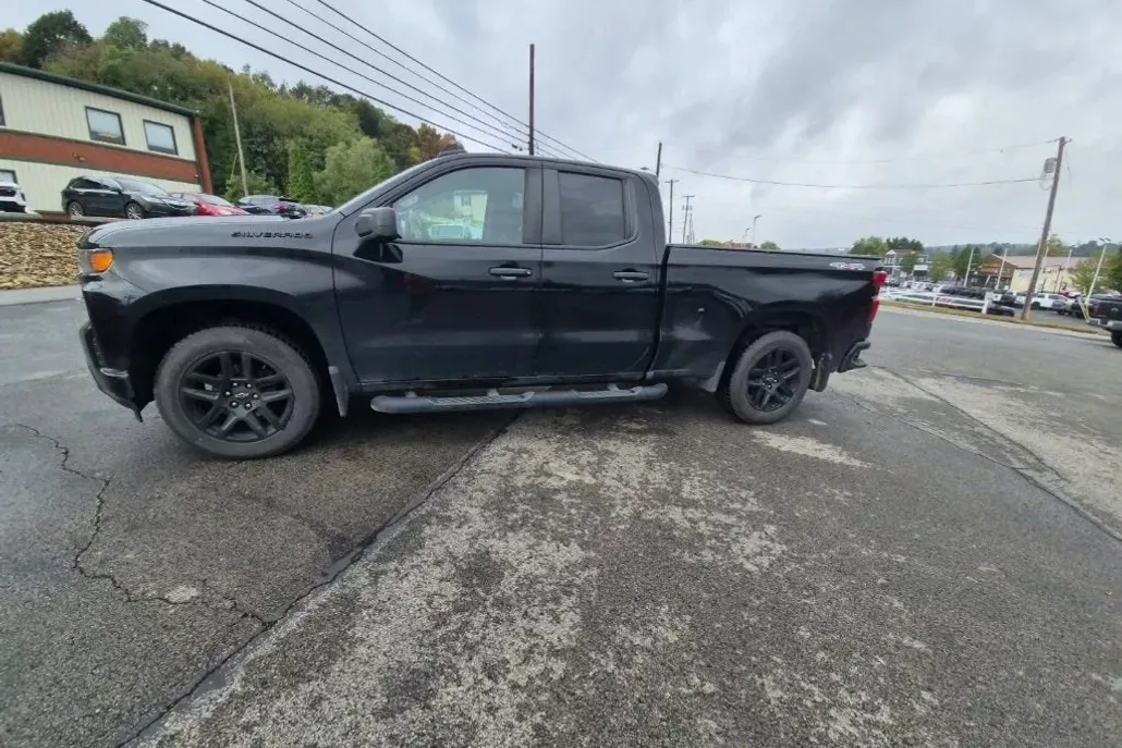 2020 Chevrolet Silverado 1500 Custom photo 1