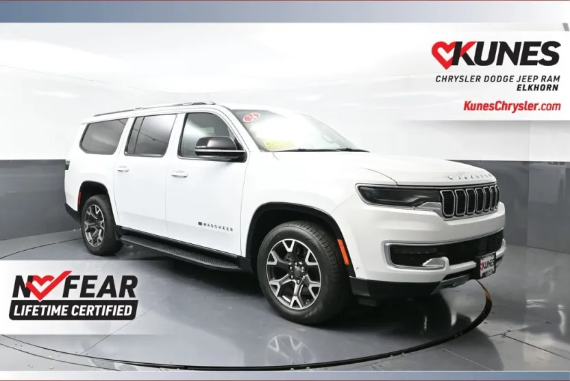 2024 Jeep Wagoneer L Series III photo 1