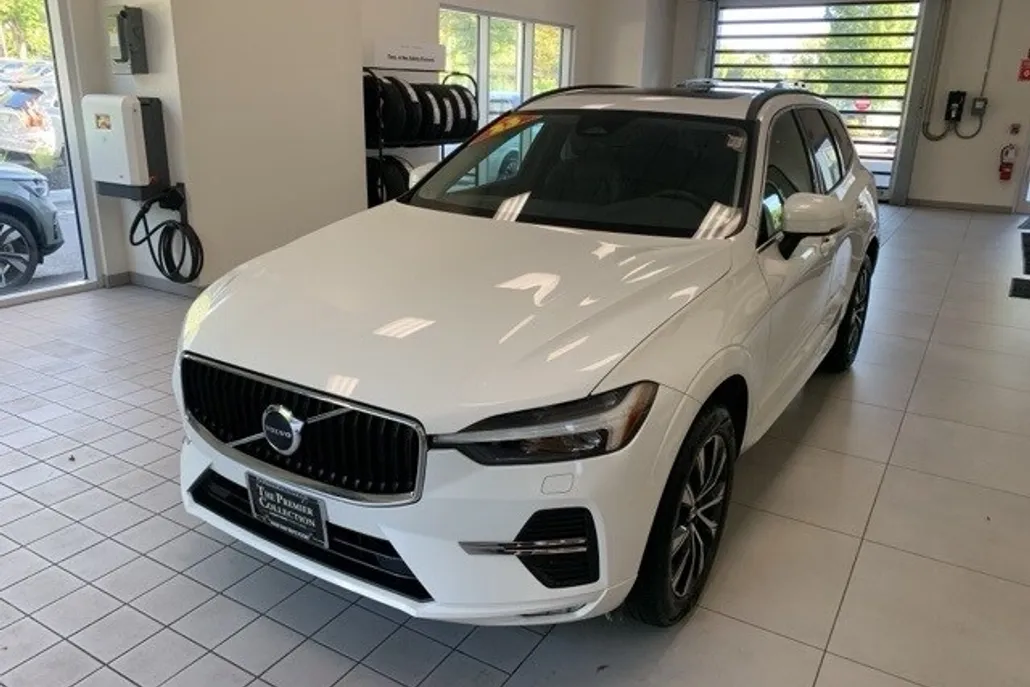 2023 Volvo XC60 B5 Core photo 1