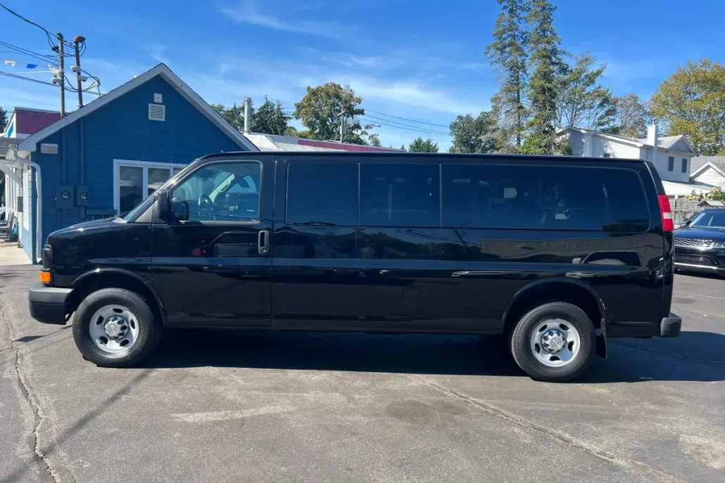 2013 Chevrolet Express 3500 Passenger LS Van photo 1