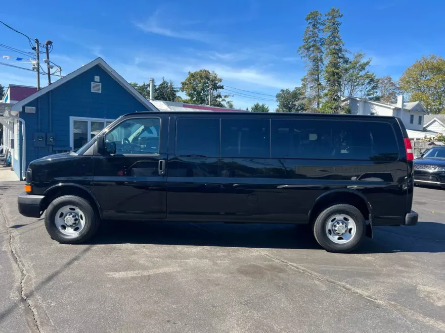 2013 Chevrolet Express 3500 Passenger LS Van photo 1