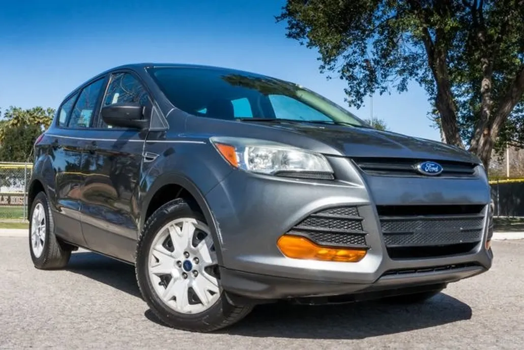2014 Ford Escape S photo 1