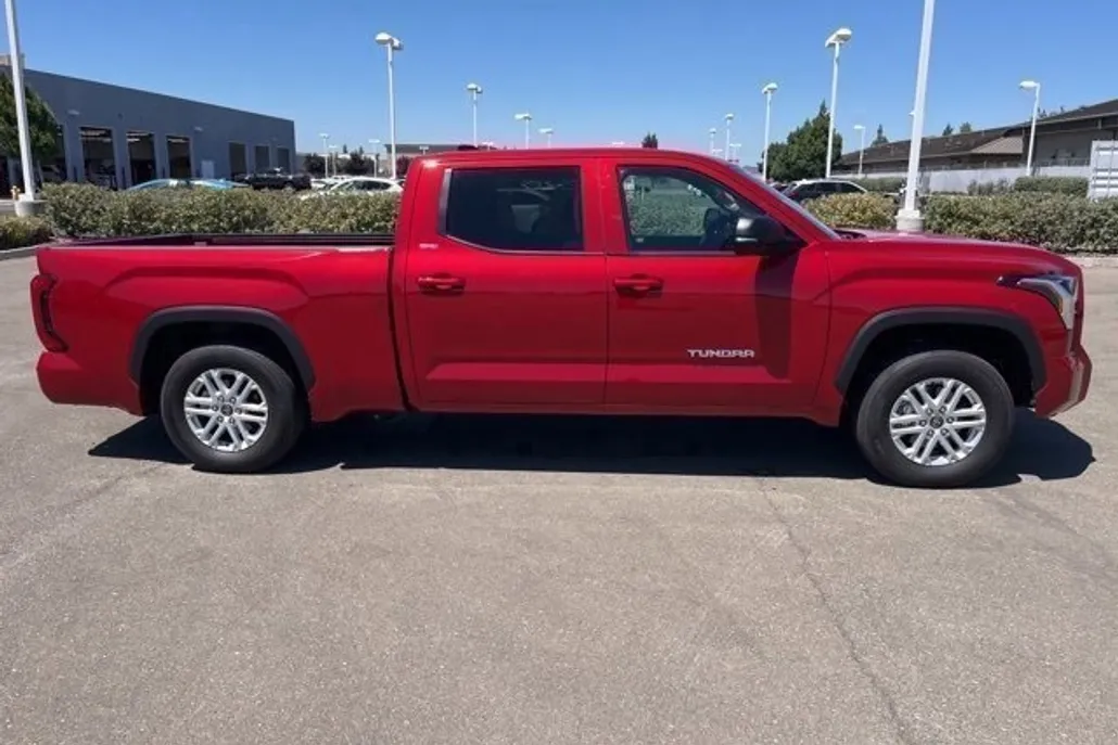2022 Toyota Tundra SR5 photo 1
