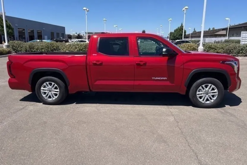 2022 Toyota Tundra SR5 photo 1