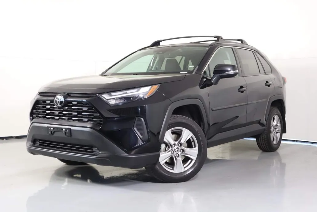 2022 Toyota RAV4 XLE photo 1