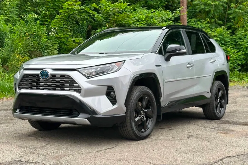 2020 Toyota RAV4 Hybrid XSE photo 1