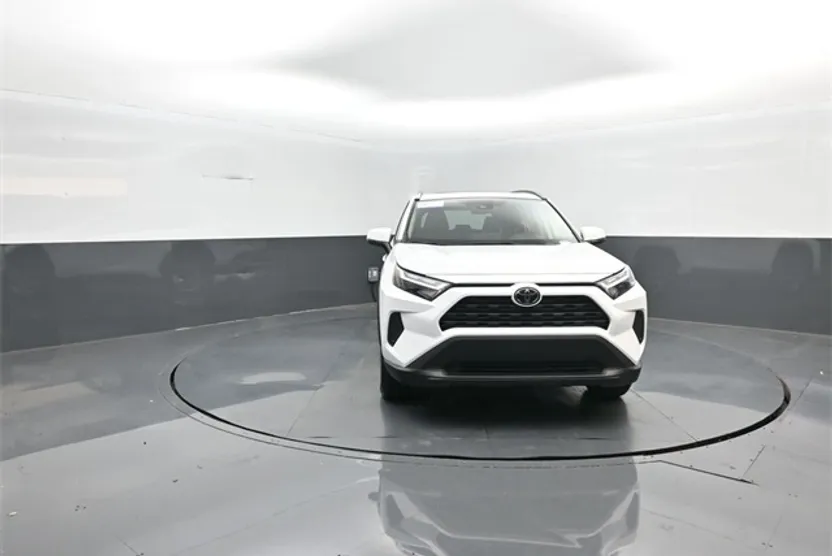 2025 Toyota RAV4 Hybrid XLE photo 1