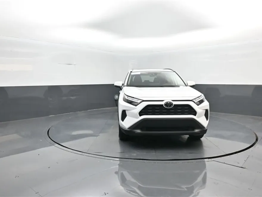 2025 Toyota RAV4 Hybrid XLE photo 1