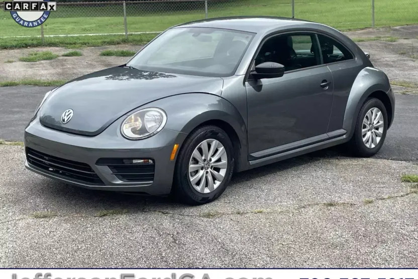 2017 Volkswagen Beetle 1.8T Classic photo 1