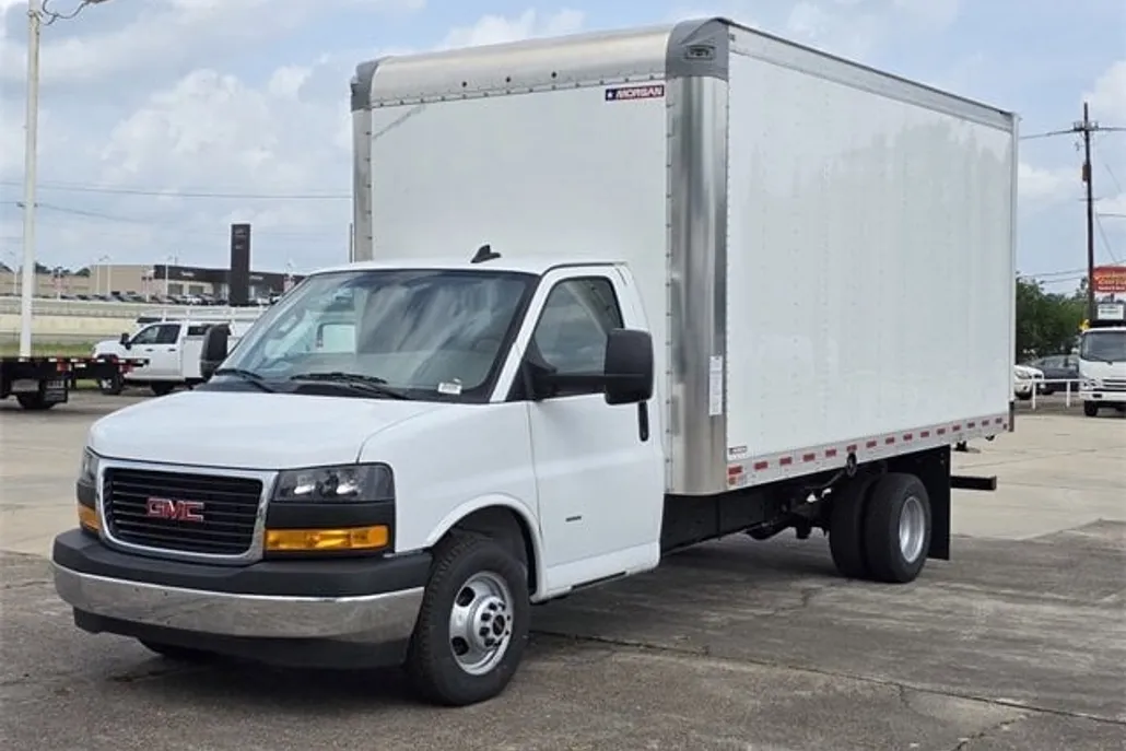 2024 Gmc Savana Cutaway 3500 photo 1