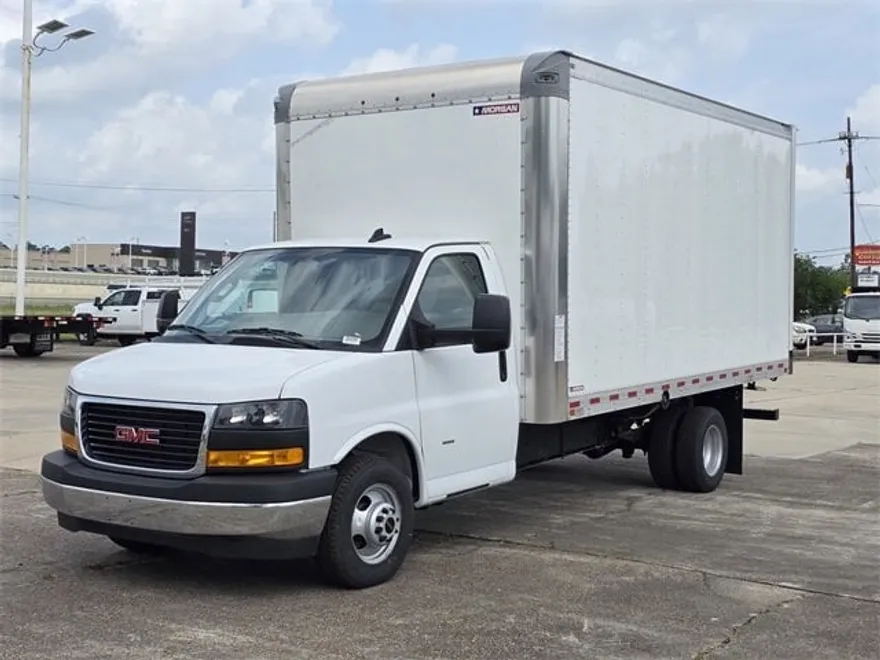 2024 Gmc Savana Cutaway 3500 photo 1