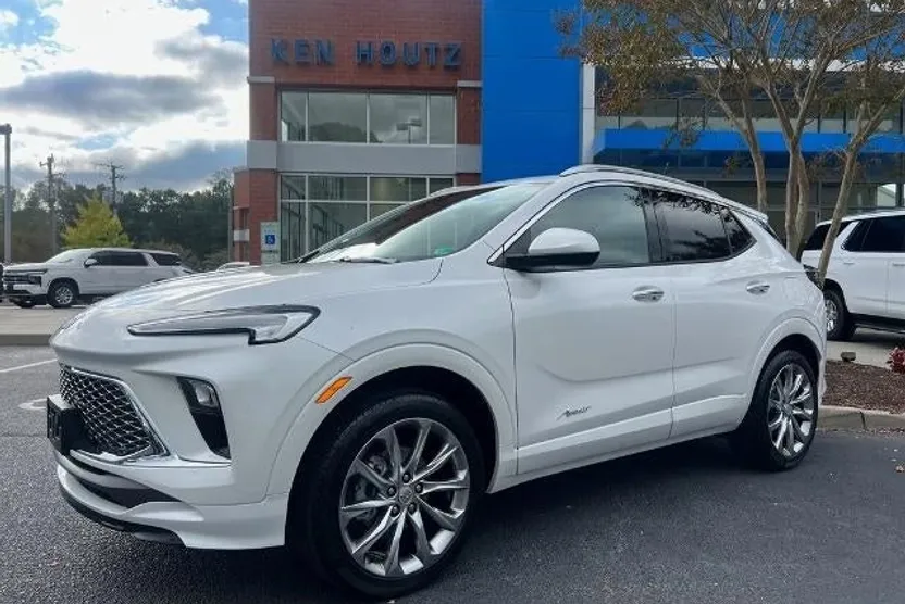 2024 Buick Encore GX Avenir photo 1