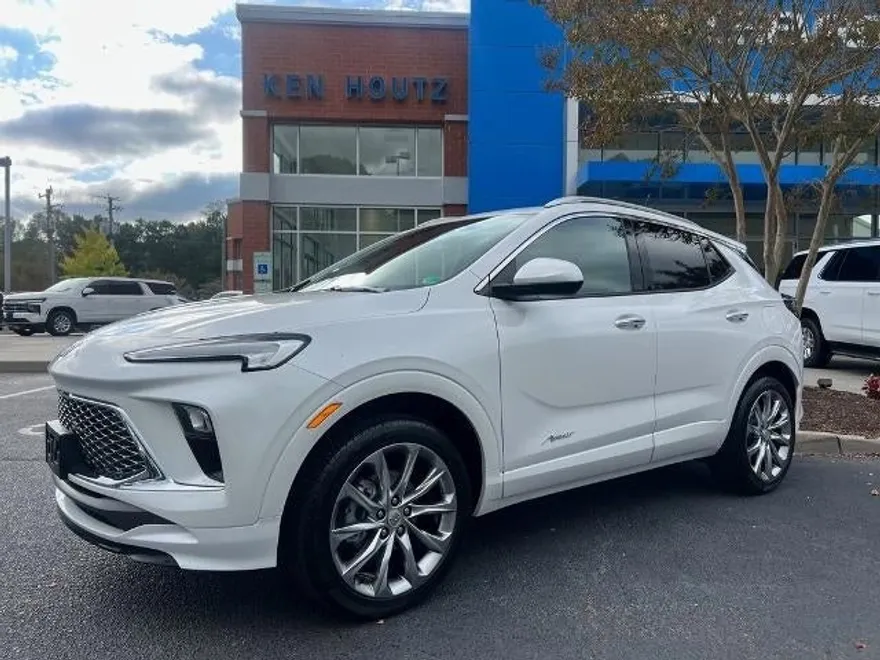 2024 Buick Encore GX Avenir photo 1
