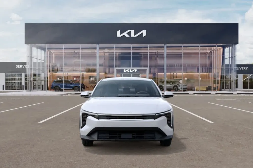 2025 Kia K4 LXS photo 1