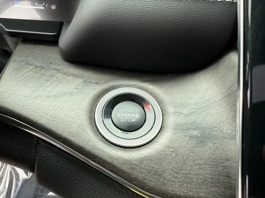 2025 Jeep Grand Cherokee Overland photo 37