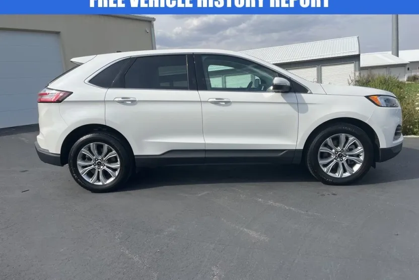 2024 Ford Edge Titanium photo 1
