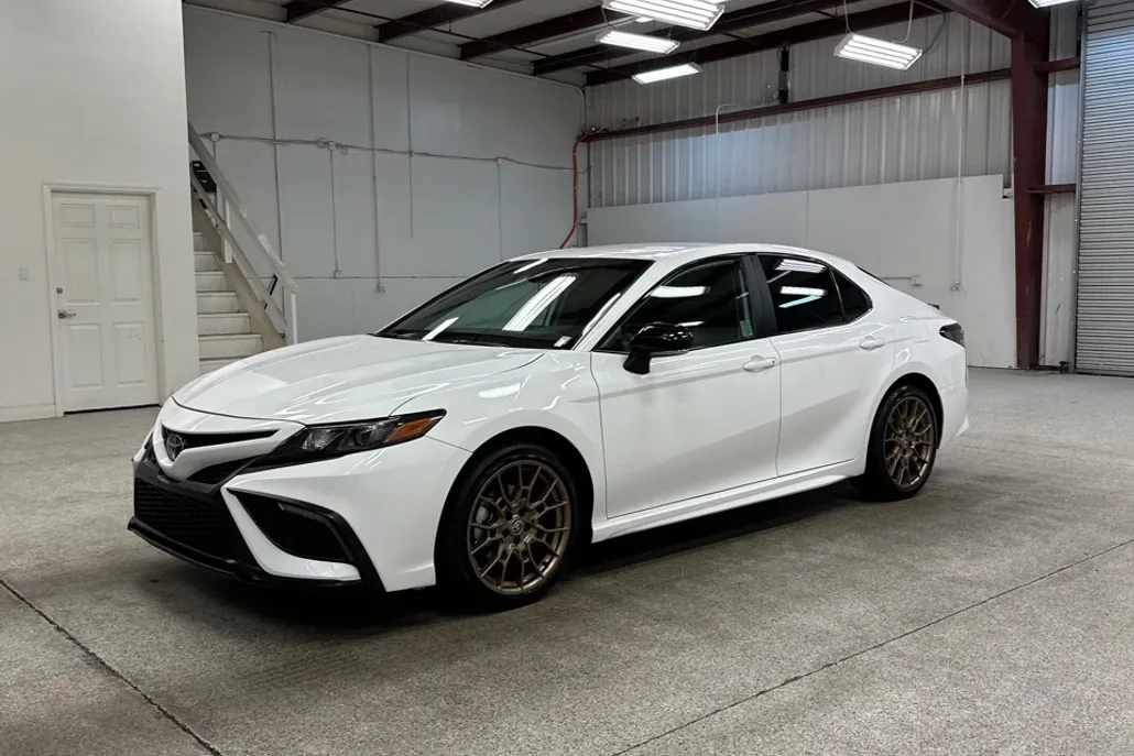 2023 Toyota Camry SE photo 1