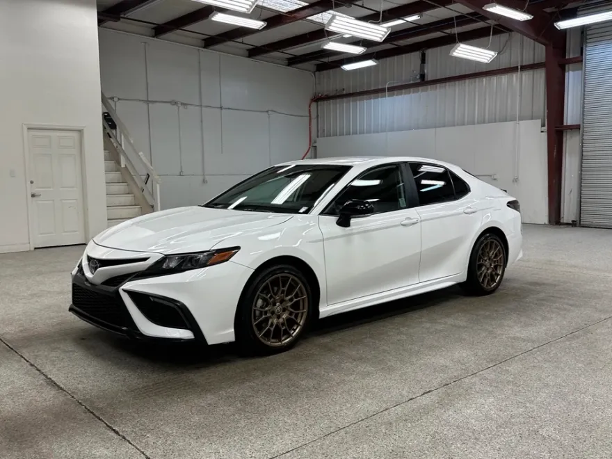 2023 Toyota Camry SE photo 1
